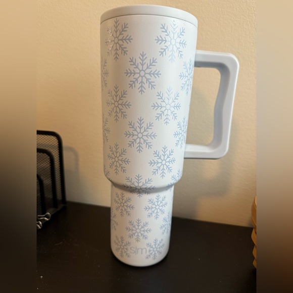 Simple Modern Snowflake Trek Tumbler with Straws 40 oz - Picture 1 of 4